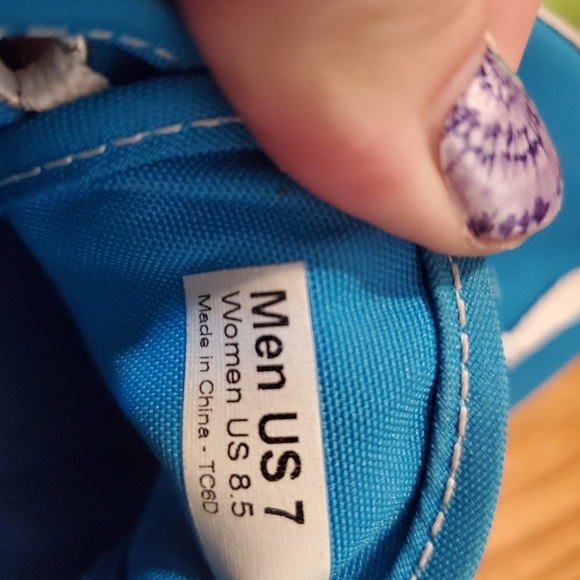 Blue Van's 8.5 - Picture 2 of 4